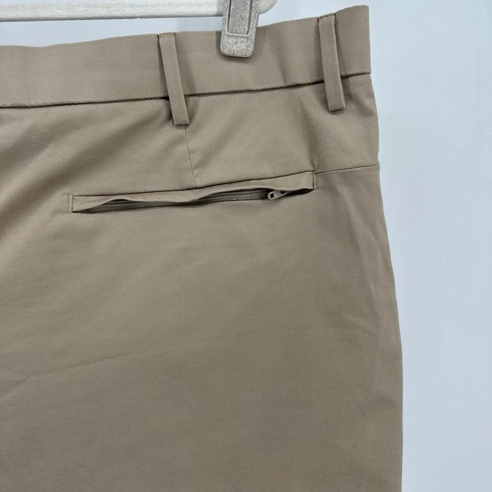 Banana Republic Aiden Short Mens 44 Tan‎ Khaki Chino Stretch Shorts